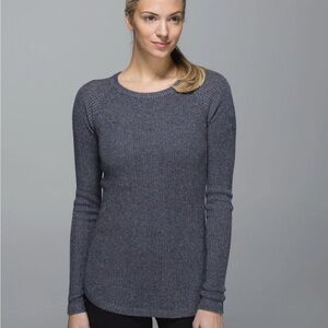 GUC Women’s Lululemon Cabin Yogi Long Sleeved Heathered Navy Sweater- Size 6